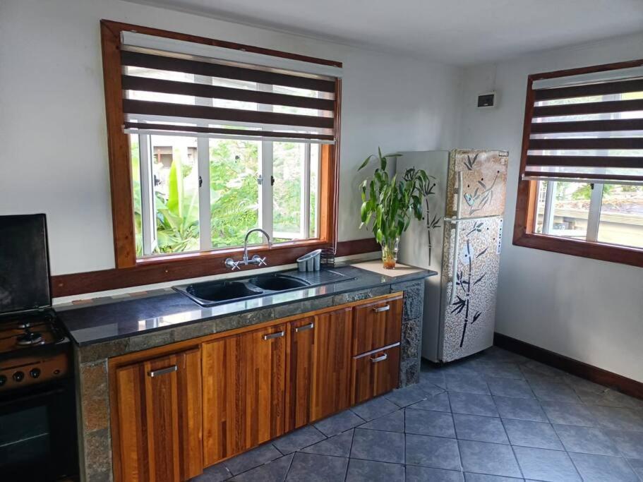 Surf House Holidays Ruisseau Creole Luaran gambar